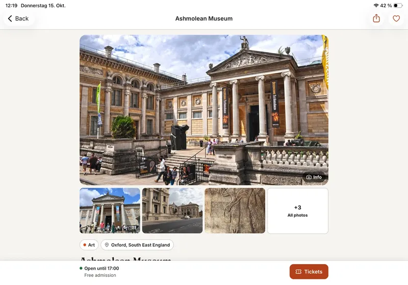 Página de un museo en el iPad con foto grande y galería