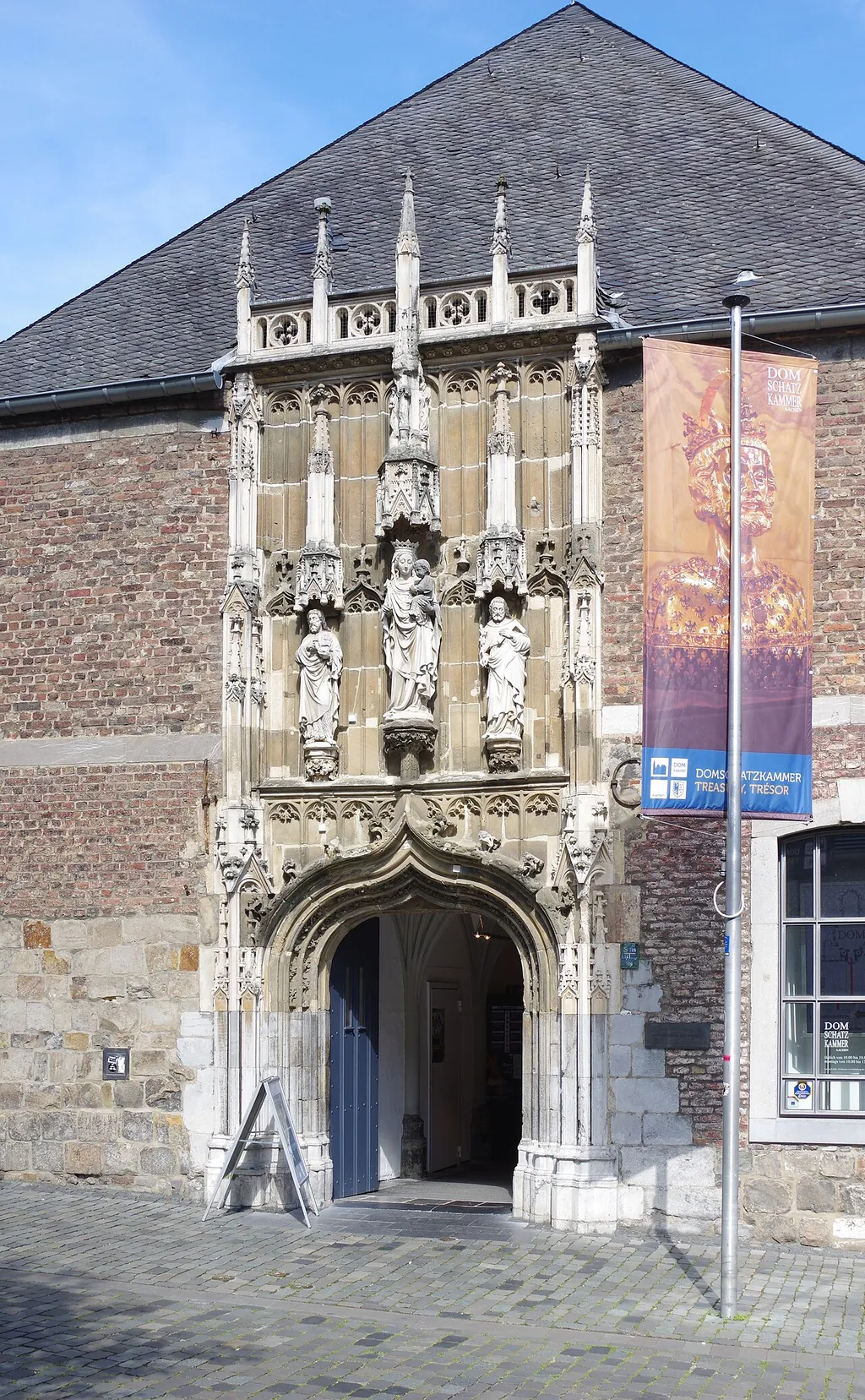 Domschatzkammer Aachen