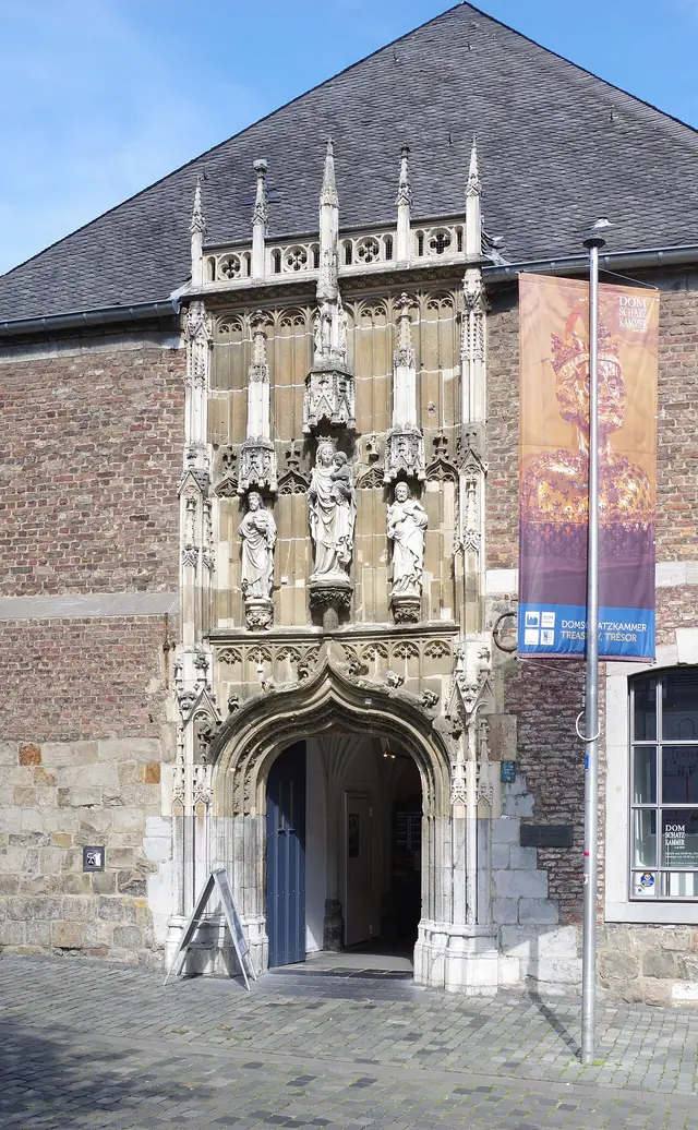 Domschatzkammer Aachen
