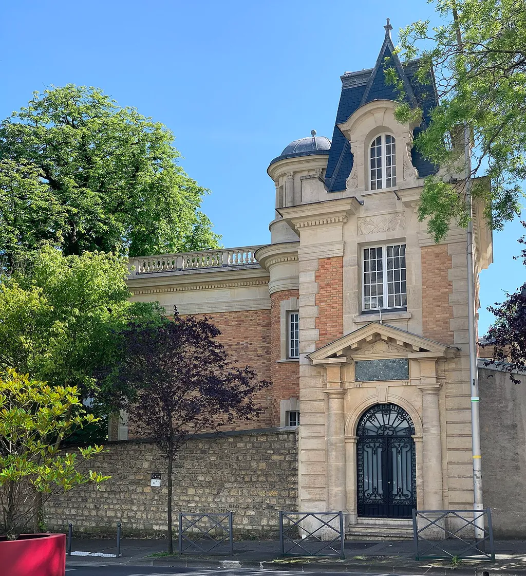 Bibliothèque Smith-Lesouëf in Nogent-sur-Marne