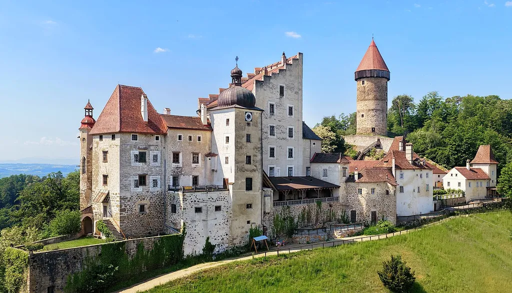 Burg Clam in Klam