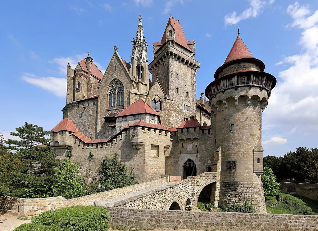 Burg Kreuzenstein in Leobendorf