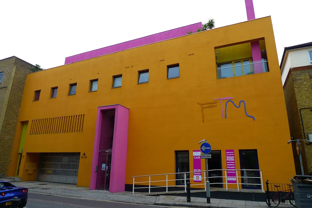 Fashion and Textile Museum in London