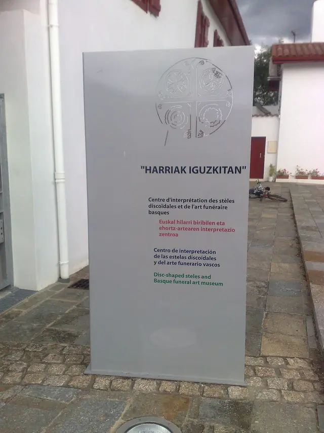 Harriak Iguzkitan in Larceveau-Arros-Cibits