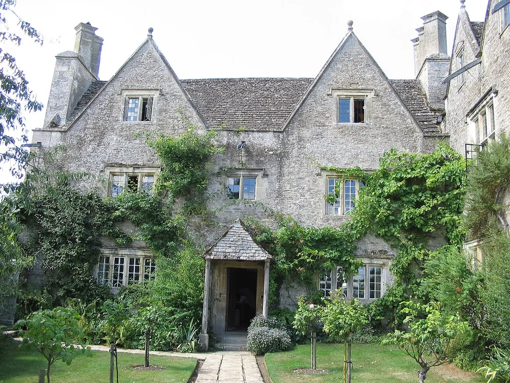Kelmscott Manor in Lechlade