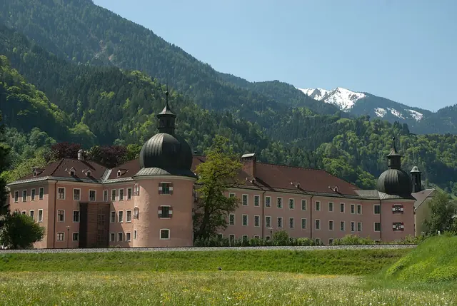 Bäuerliche Gerätesammlung der LLA Rotholz in Strass im Zillertal