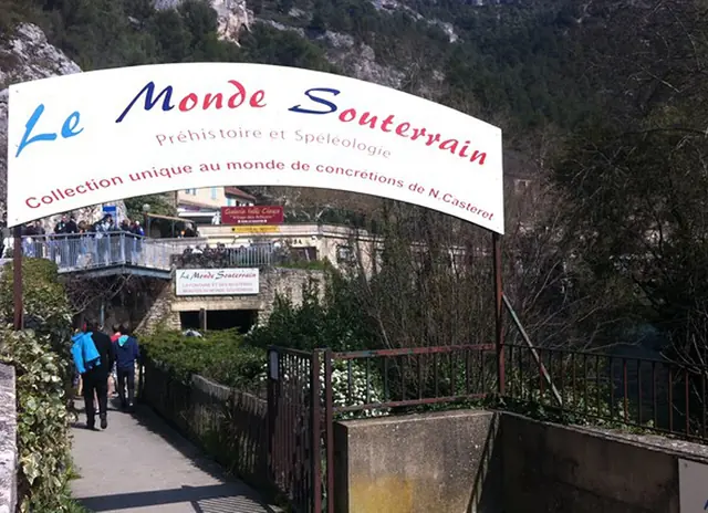 Le monde souterrain et spéléologie in Fontaine-de-Vaucluse