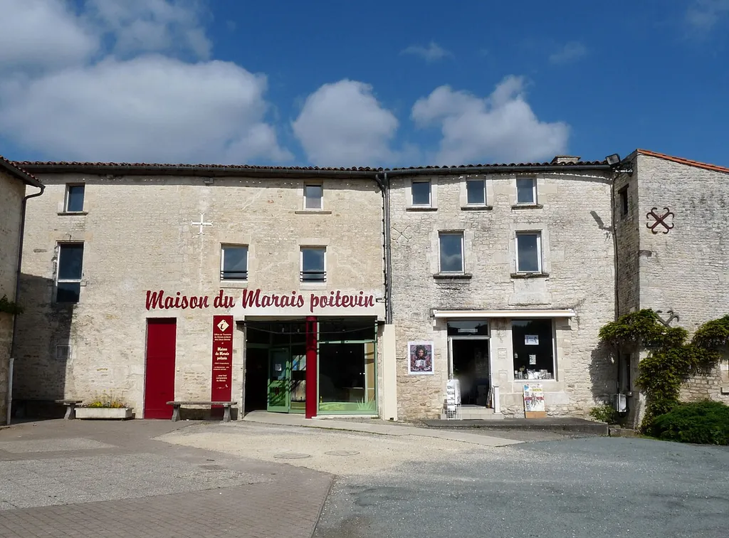 Maison du marais poitevin in Coulon