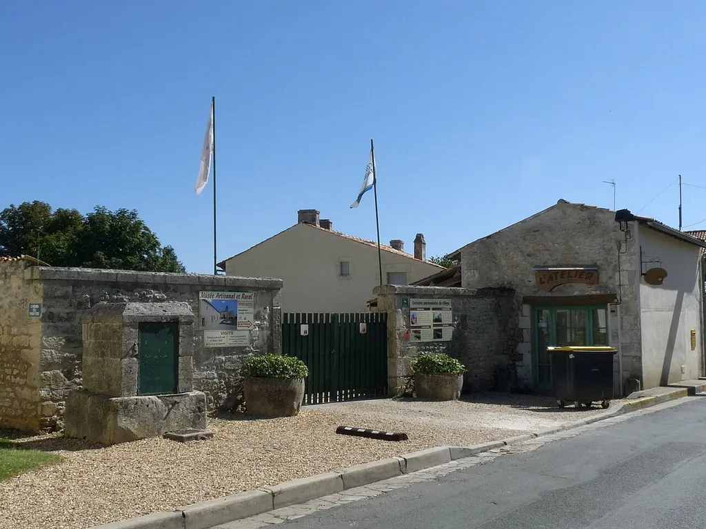 Musée artisanal et rural in Clion-sur-Seugne