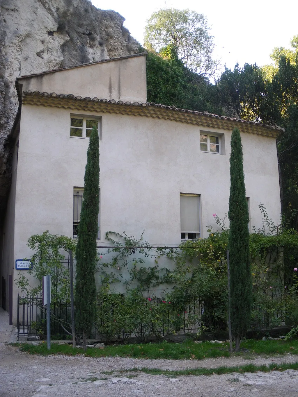 Musée-bibliothèque François Pétrarque in Fontaine-de-Vaucluse