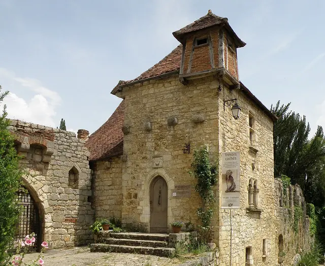 Centre international du surréalisme et de la citoyenneté mondiale in Saint-Cirq-Lapopie