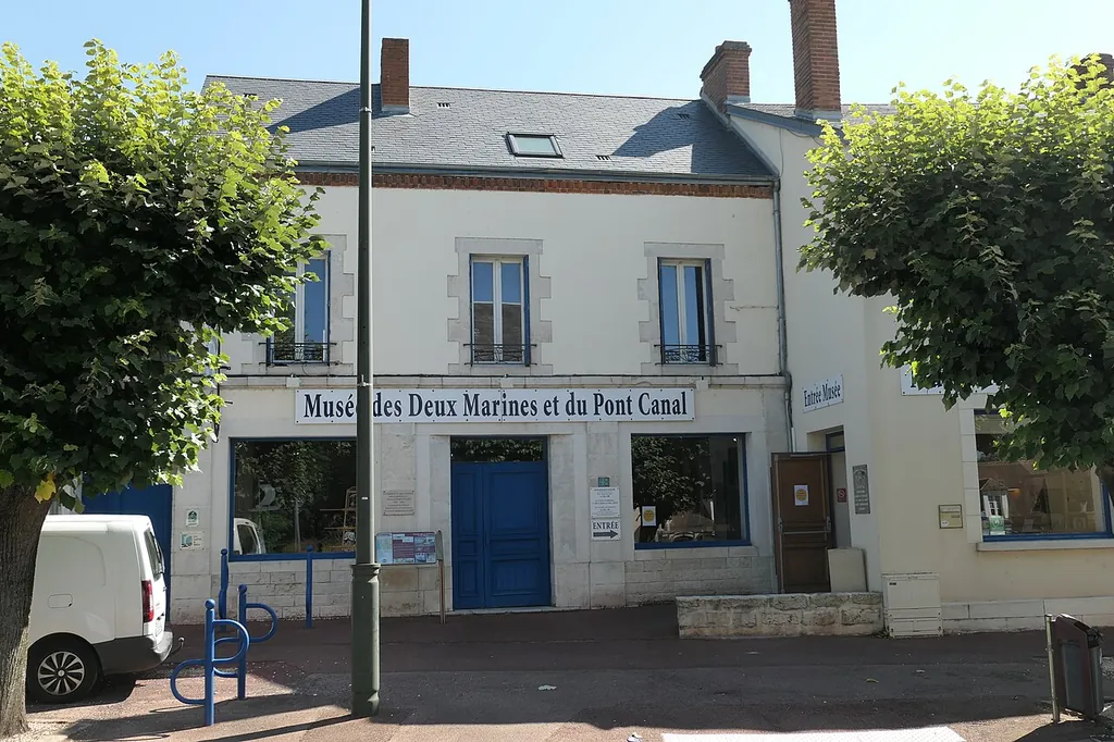 Musée des Deux Marines et du Pont-canal in Briare