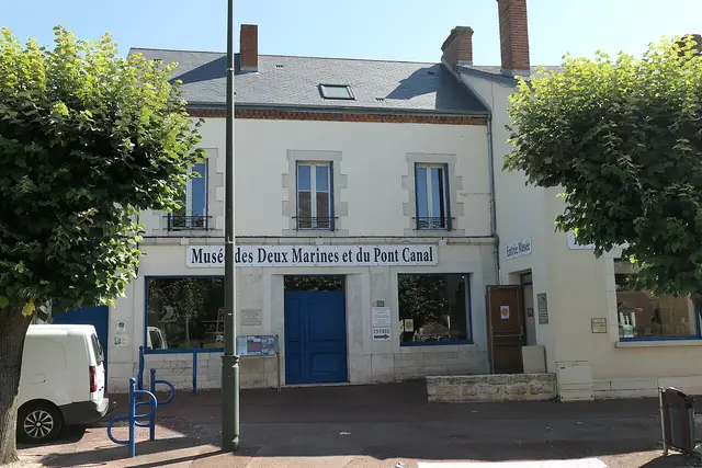 Musée des Deux Marines et du Pont-canal in Briare