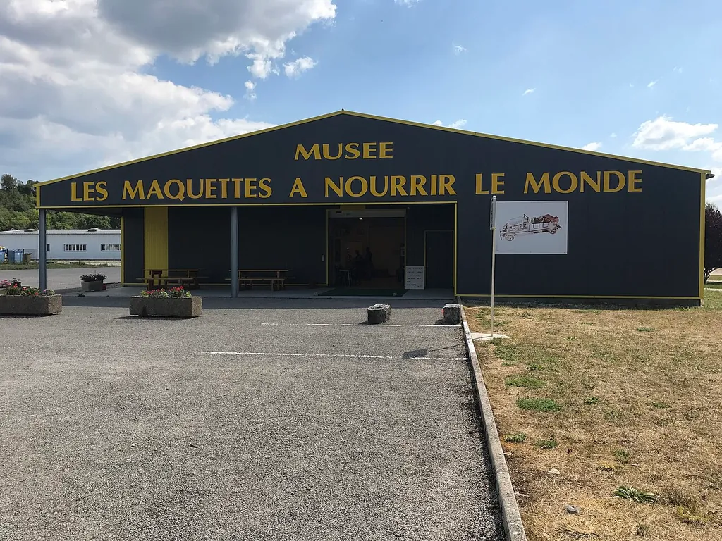 Musée des machines à nourrir et courir le monde in Clairvaux-les-Lacs