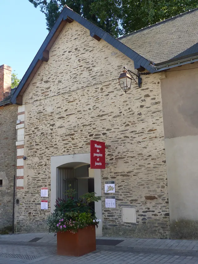 Musée de poupées et de jouets in Josselin