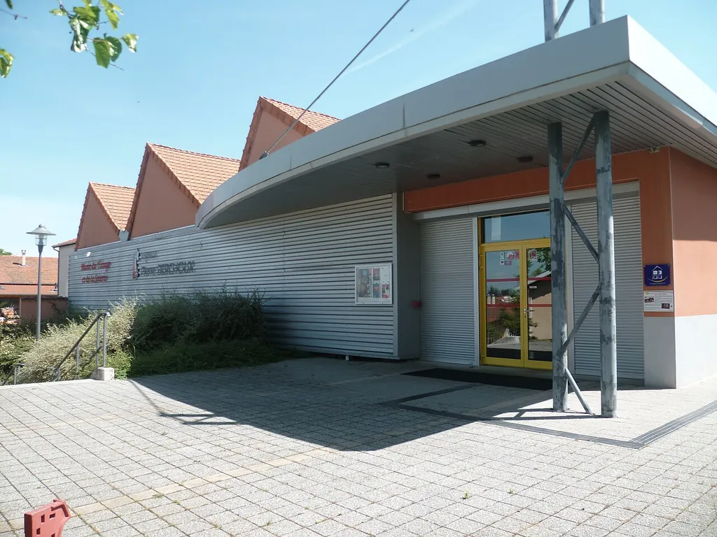 Musée du tissage et de la soierie in Bussières