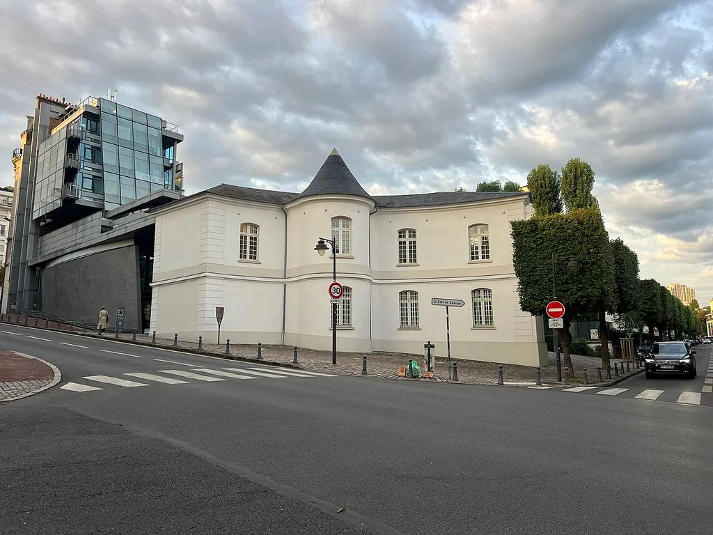 Musée français de la carte à jouer in Issy-les-Moulineaux