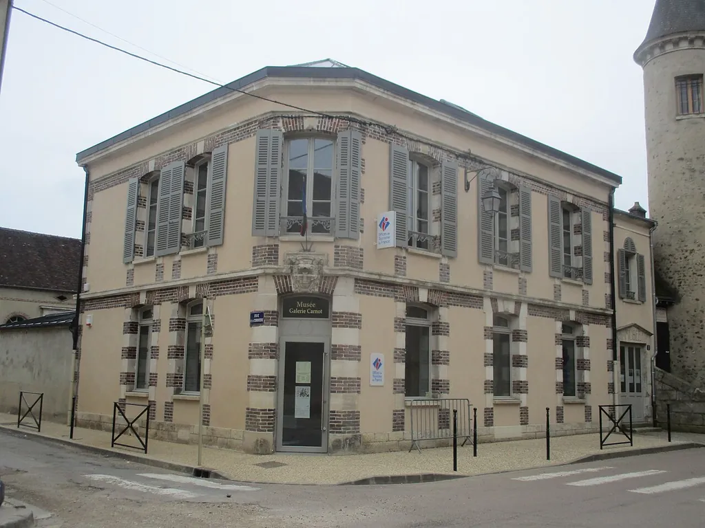 Musée-Galerie Carnot in Villeneuve-sur-Yonne