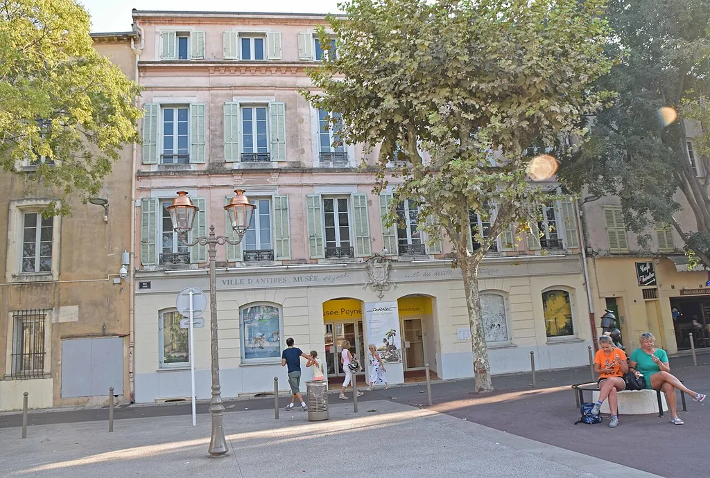 Musée Peynet et du Dessin Humoristique in Antibes