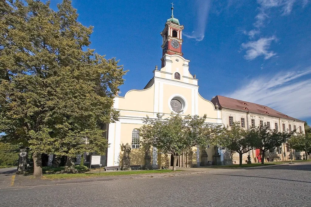Klášter v Polici nad Metují in Police nad Metují