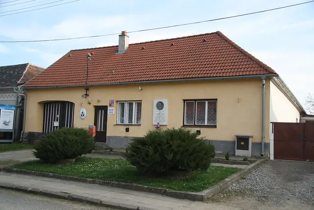 Pamětní síň Vincence Lesného in Komárovice