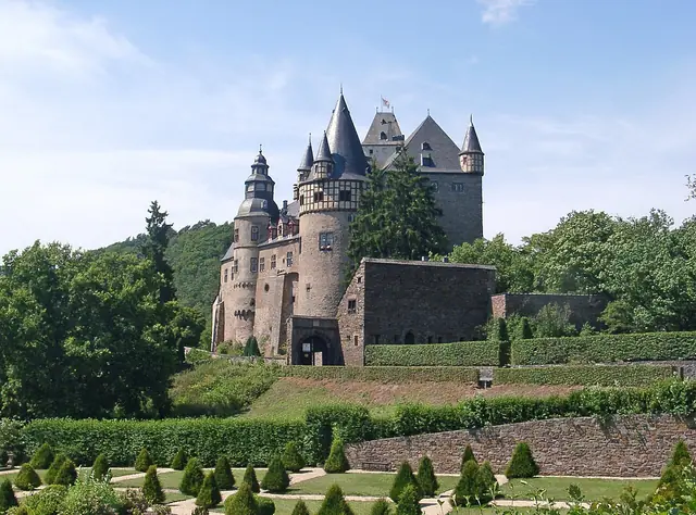 Schloss Bürresheim in Sankt Johann