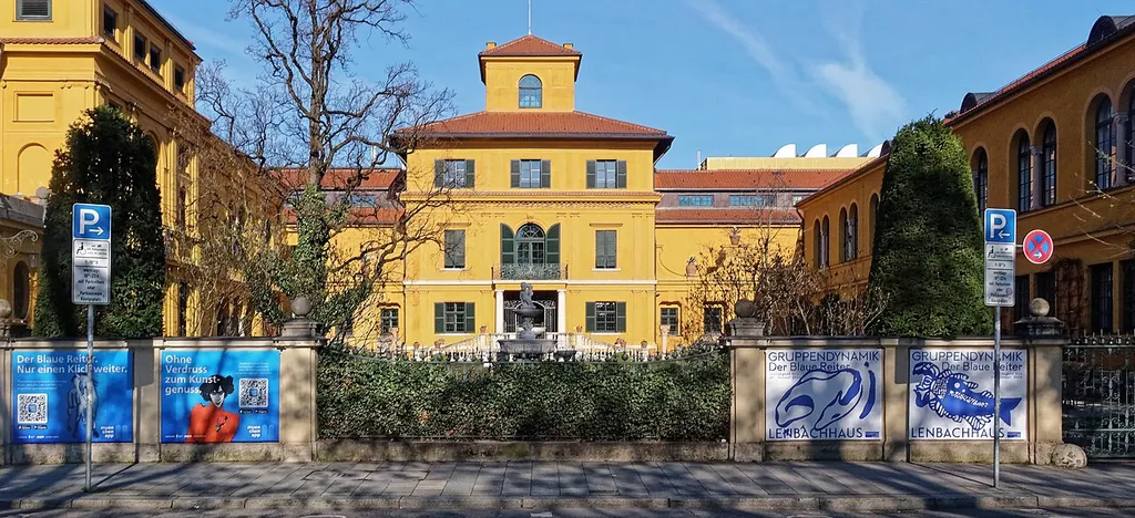 Städtische Galerie im Lenbachhaus und Kunstbau München