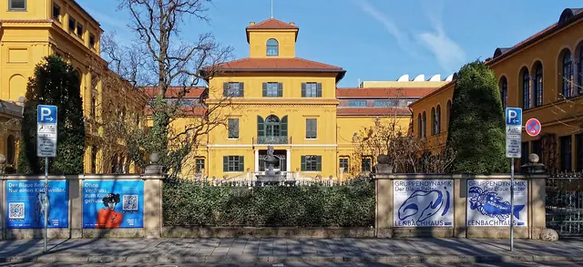 Städtische Galerie im Lenbachhaus und Kunstbau München in Munich