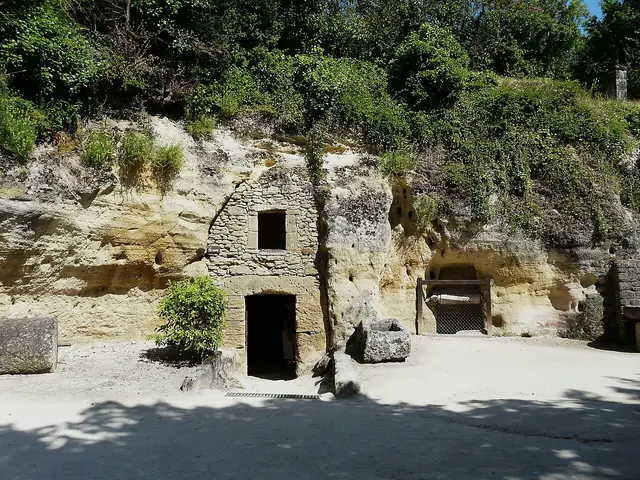 Village troglodytique de Rochemenier in Louresse-Rochemenier